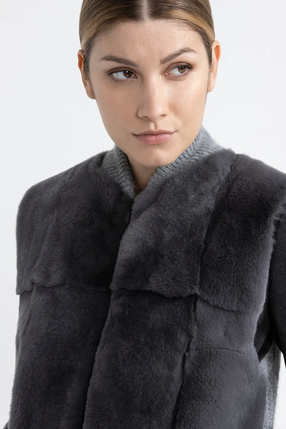 Knitted gilet with fur trim